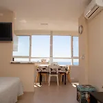 Estudio Con Vistas Al Mar Y Montana
